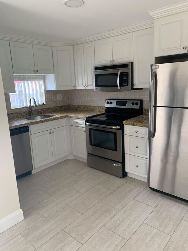 9523 S Hollybrook Lake Dr Unit 107, Pembroke Pines, FL 33025 Condo