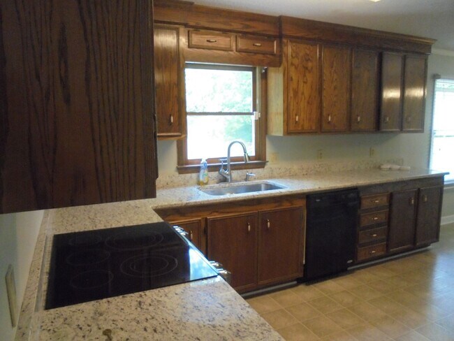 Building Photo - Abington-Spacious Cape Cod Style House Wit...