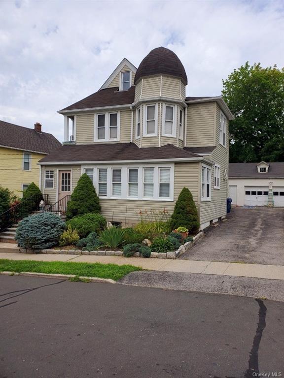 Primary Photo - 18 Edward St