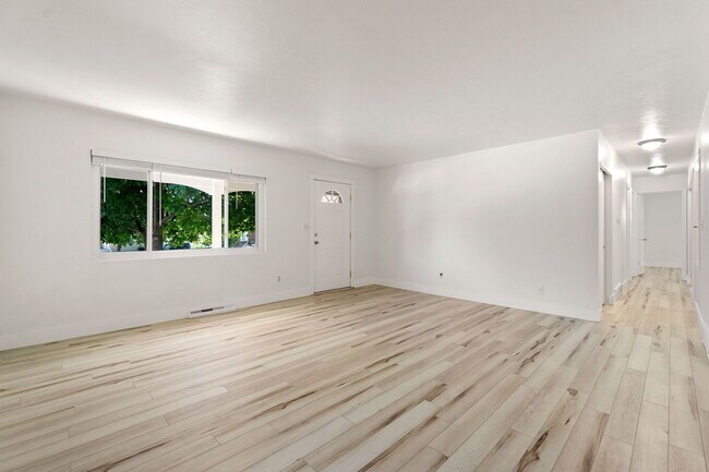 Building Photo - 785 Beryl St