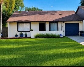 Building Photo - 107 Shady Oak Dr