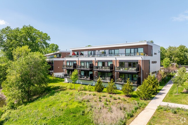 Building Photo - Lyndale Gardens Townhomes