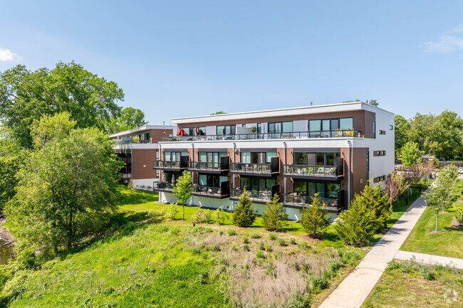 Foto del edificio - Lyndale Gardens Townhomes