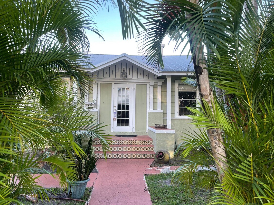 Primary Photo - 1214 Lake Ave