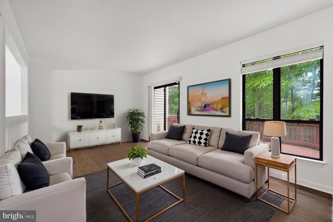Foto del edificio - 6633 Westbury Oaks Ct