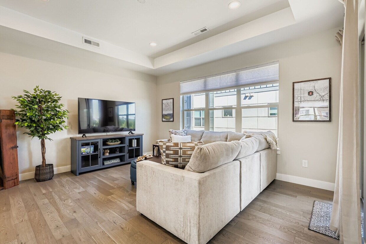 Foto principal - 5372 Allison St