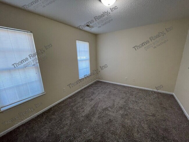 Building Photo - 2256 Sherwood Ave