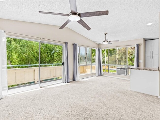 Building Photo - Pets Welcome!  2 bedroom, 2 bathroom single story townhouse