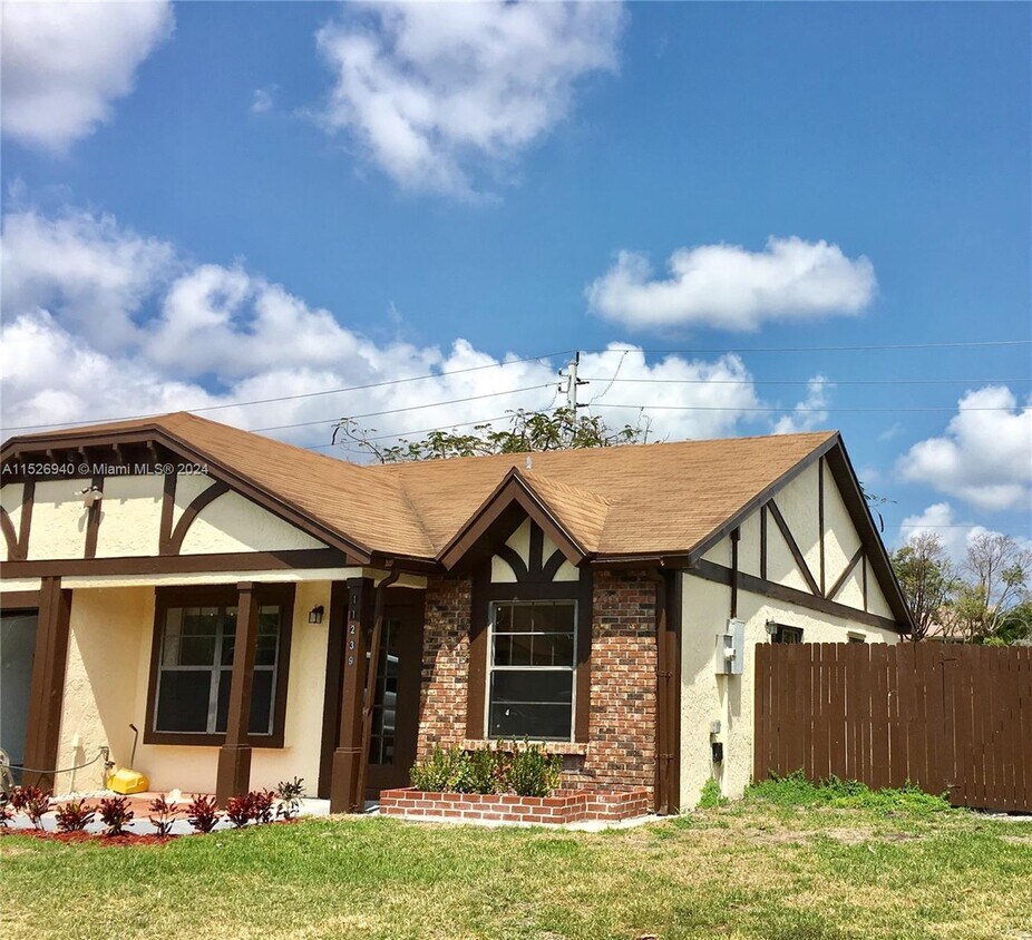 Primary Photo - 11239 Model Cir W
