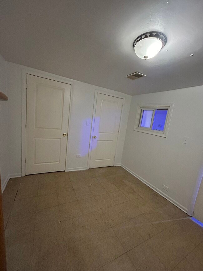 Dormitorio - 5307 W Jackson Blvd