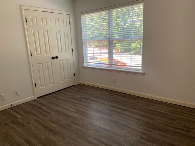 Building Photo - 2 bedroom, 1 1/2 bath in Brent Park Condos