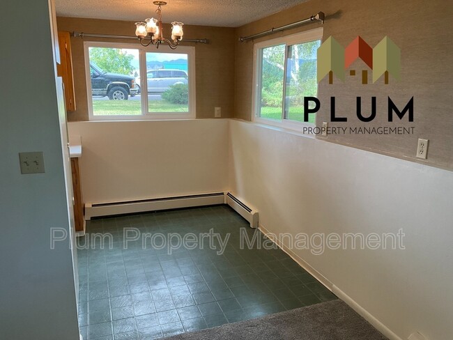 Building Photo - 802 Spartan Dr