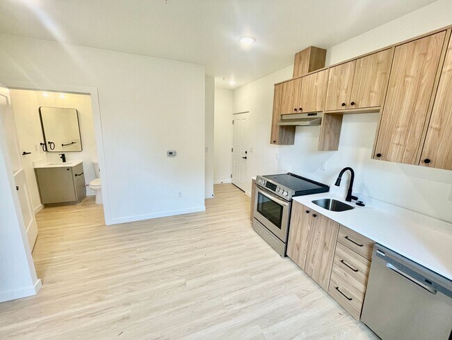 Building Photo - Multnomah Multiplex - 1/2 MONTH FREE RENT!