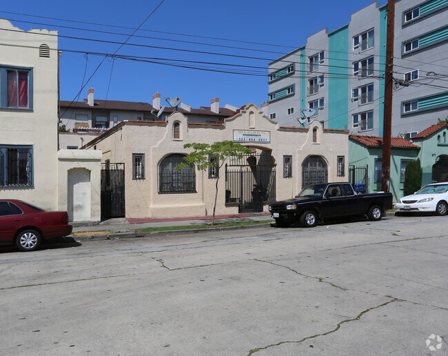 Building Photo - 979 S Ardmore Ave