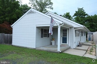 Building Photo - 13126 Sylvan Ave