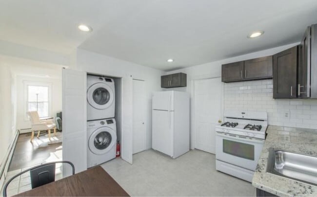 Building Photo - 14 Fidelity Pl