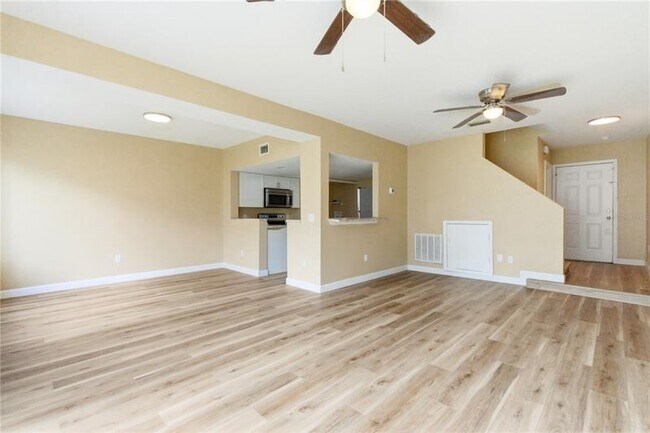 Building Photo - 623 Coconut Palm Way