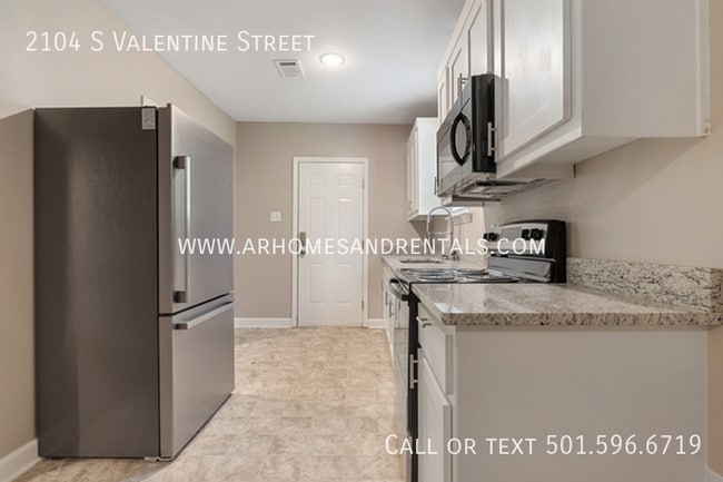 Building Photo - 2104 S Valentine St
