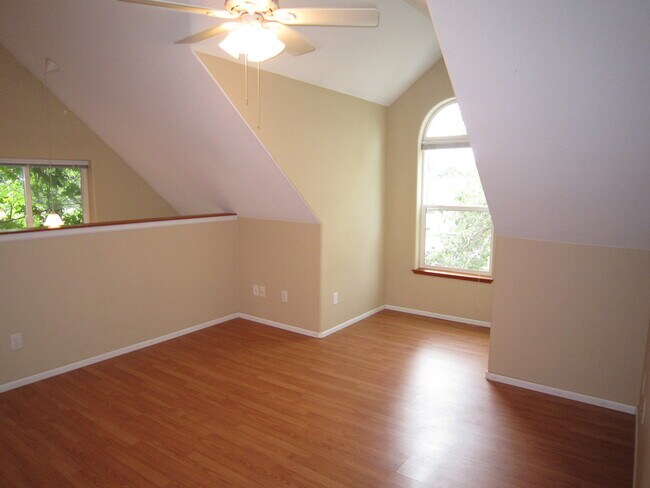 Building Photo - rowens