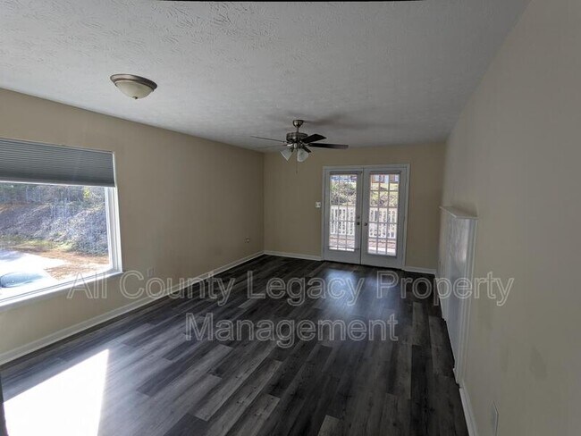 Foto del edificio - 135 Cumberland Ct