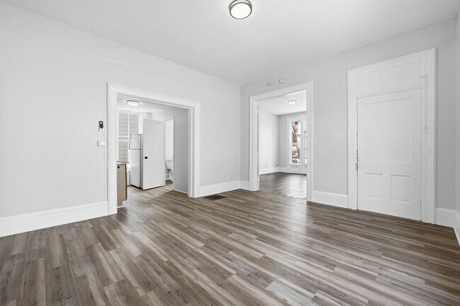 Foto del edificio - 2411 Fox Ave