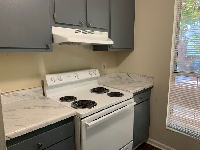 Foto del edificio - Spacious North Raleigh  Townhouse  *2 brm ...