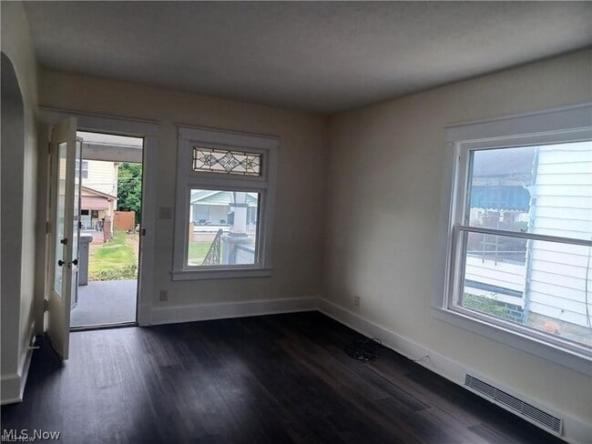 Building Photo - 112 N Portland Ave