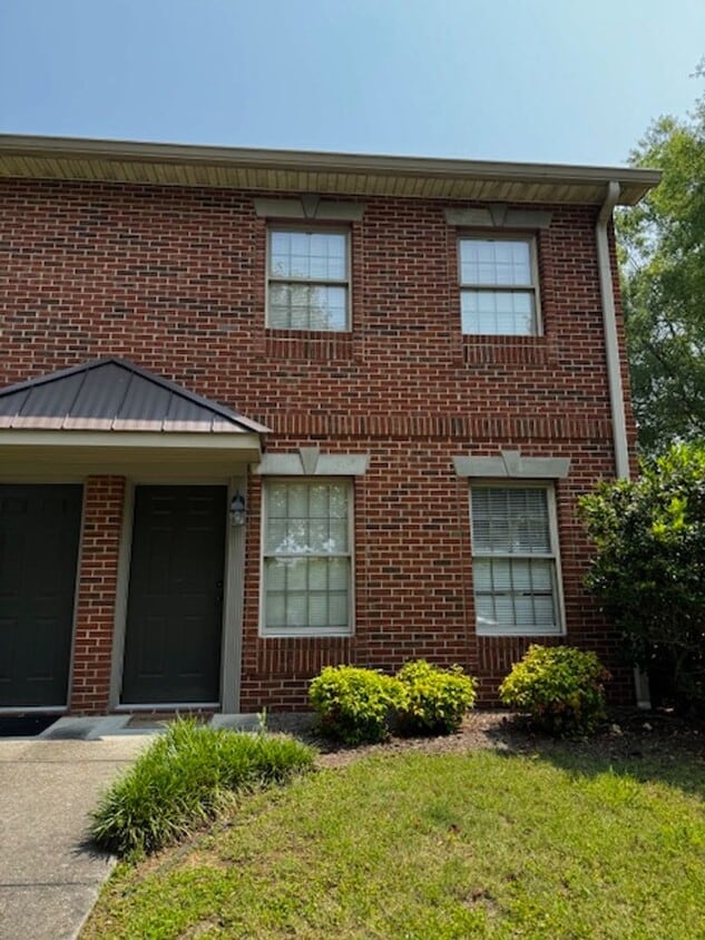 Primary Photo - 2 Bedroom 1.5 Bath Townhouse