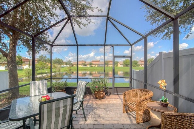 Enclosed patio - lake view - 4590 Radiant Way