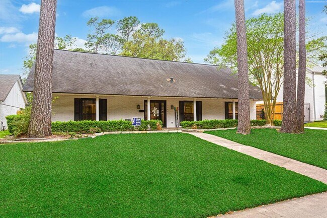 Building Photo - 10007 Briar Dr