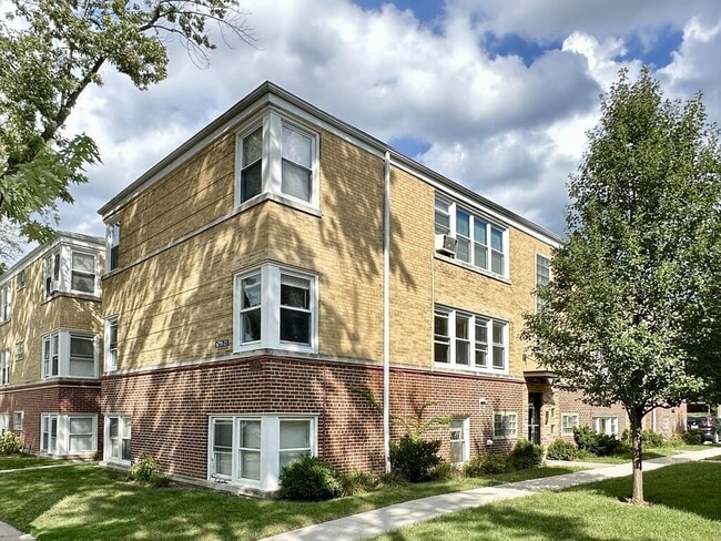 Building Photo - 6719 N California Ave