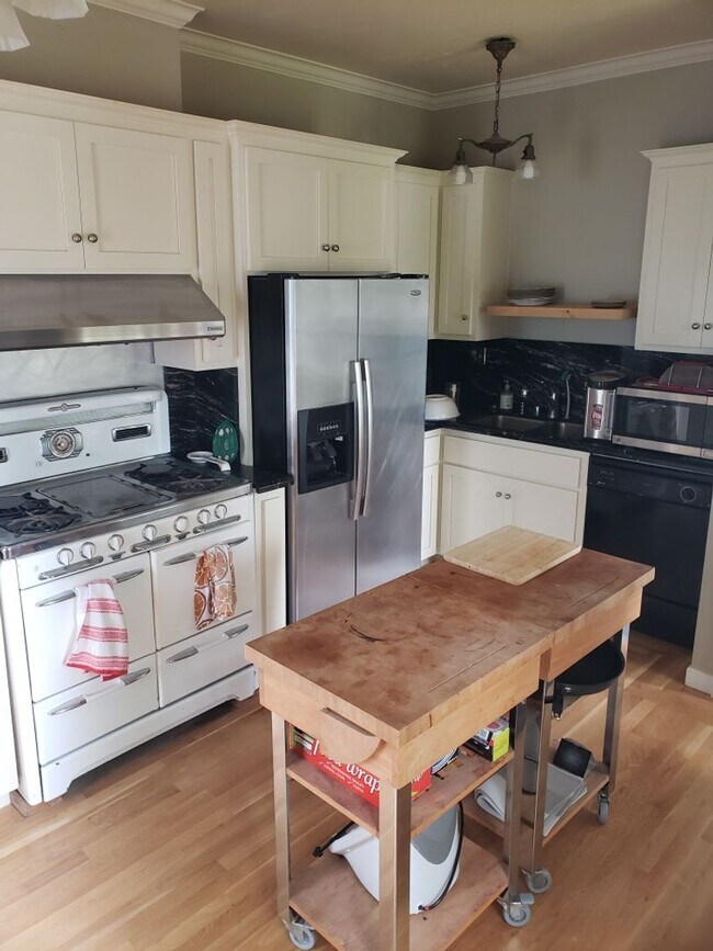 Foto del edificio - Beautiful 3 Bedroom 2 Bath Home in Heart o...