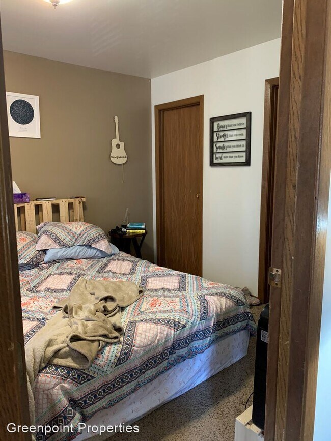 Foto del edificio - 613 Valley Park Ct