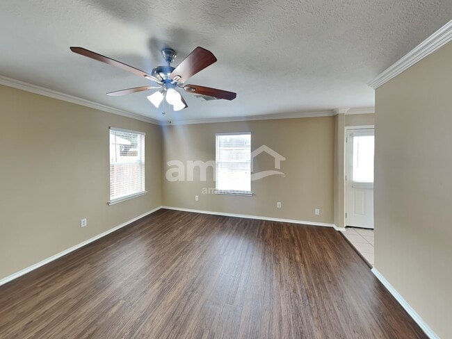 Foto del edificio - 8918 Farm Ridge Ln