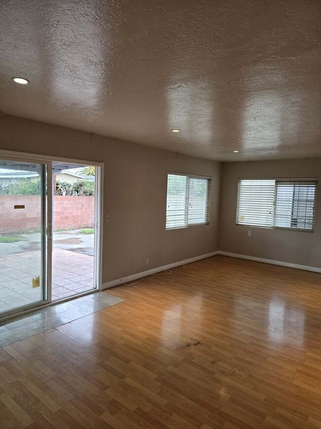 Foto del edificio - Spacious Rental In Garden Grove