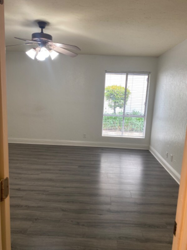 Foto del edificio - 355 W Sierra Ave