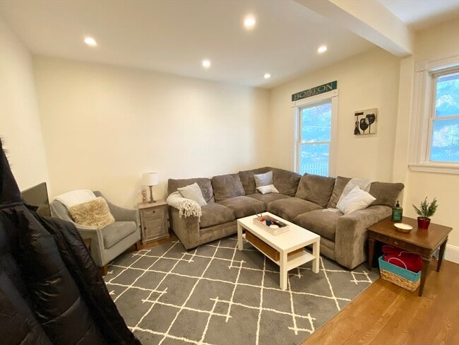 Foto del edificio - 106 Buttonwood St