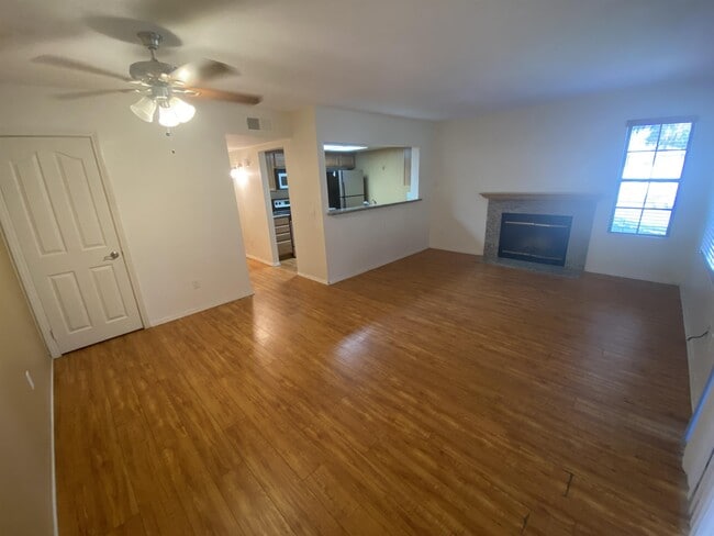 Building Photo - 15048 Av. Venusto