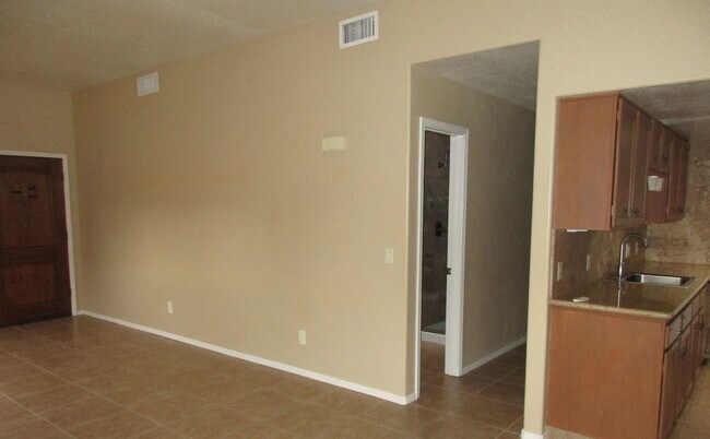 Building Photo - Unfurnished, 1-year long-term rental