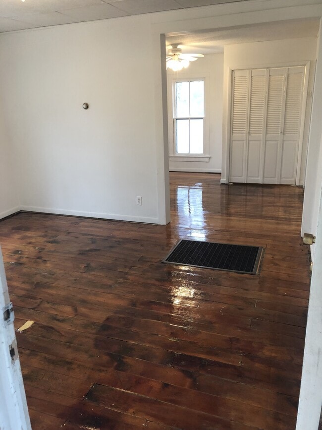 Foto del edificio - 208 E F St