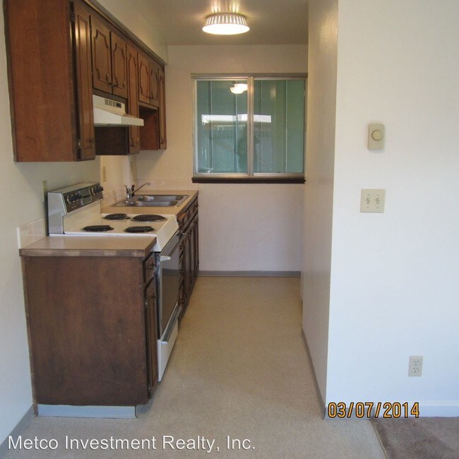 Building Photo - 174-174 66th St