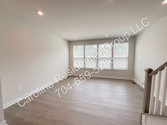 Building Photo - 944 Broad River Ln