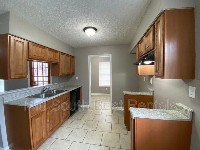 Foto del edificio - 4596 Summer Creek N