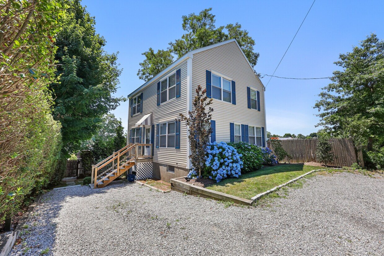 Primary Photo - 611 Kings Hwy W