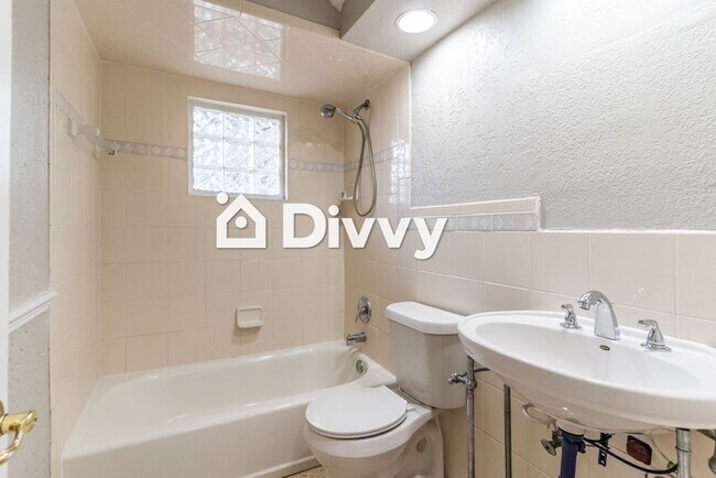 Foto del edificio - 2310 Chestnut Hills Dr