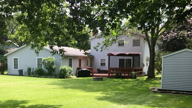 Building Photo - 37 Royal View Dr