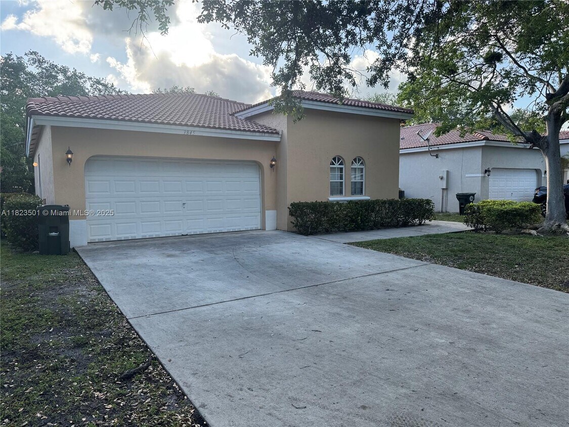 Foto principal - 3845 NW 43rd Terrace