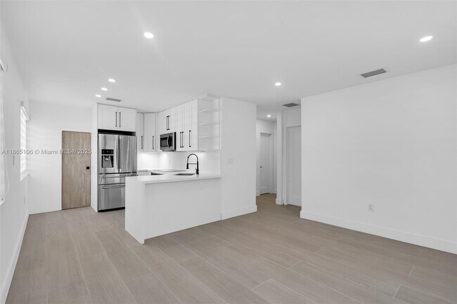 Building Photo - 1293 SW 22nd Ave