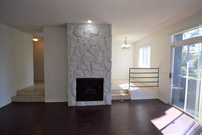 Building Photo - 11315 Moorpark St