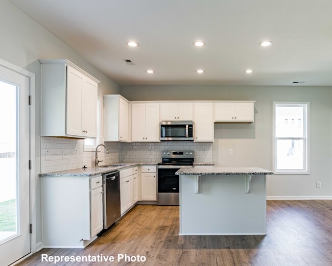 Foto del edificio - 4 Bedroom Home in Zebulon